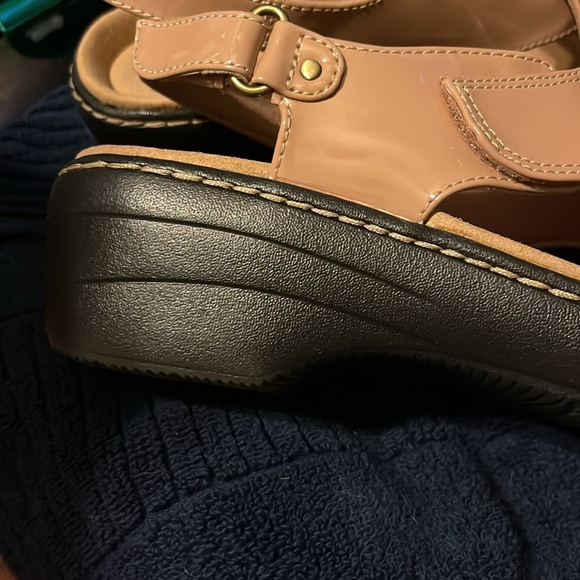 Clark’s patent leather wedges - Picture 4 of 7